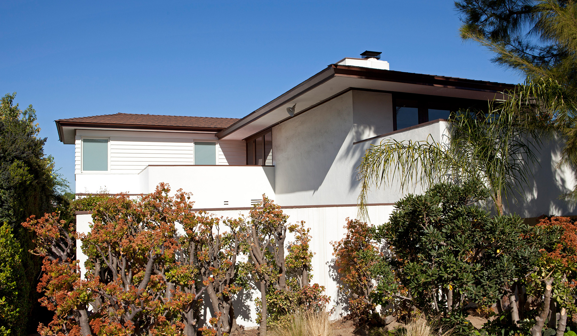 Mid Century Modern Home in Los Angeles by Dutton Architects