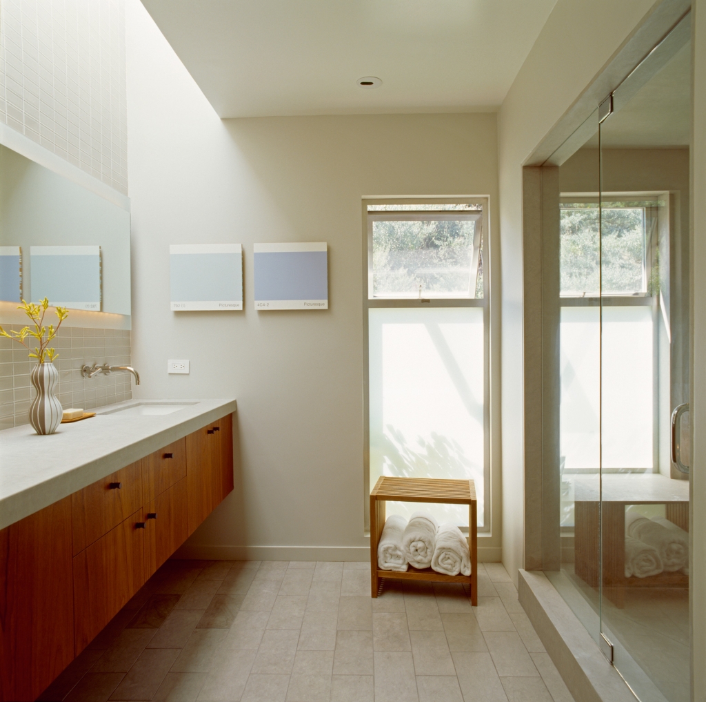 light modern bathroom